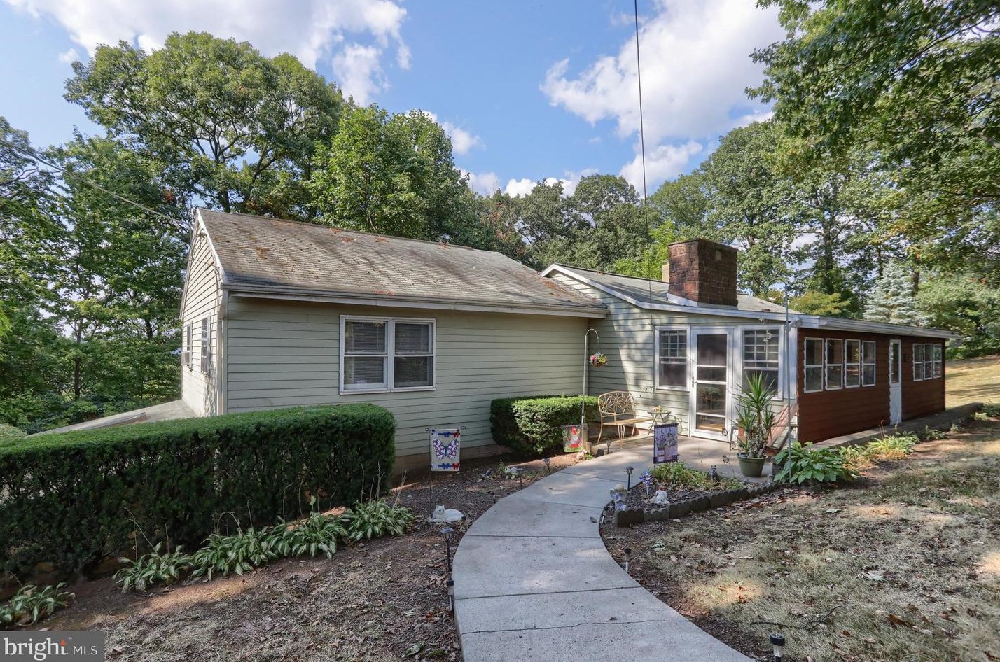334 Dividing Ridge Rd, Powells Vly, PA 17032-9742