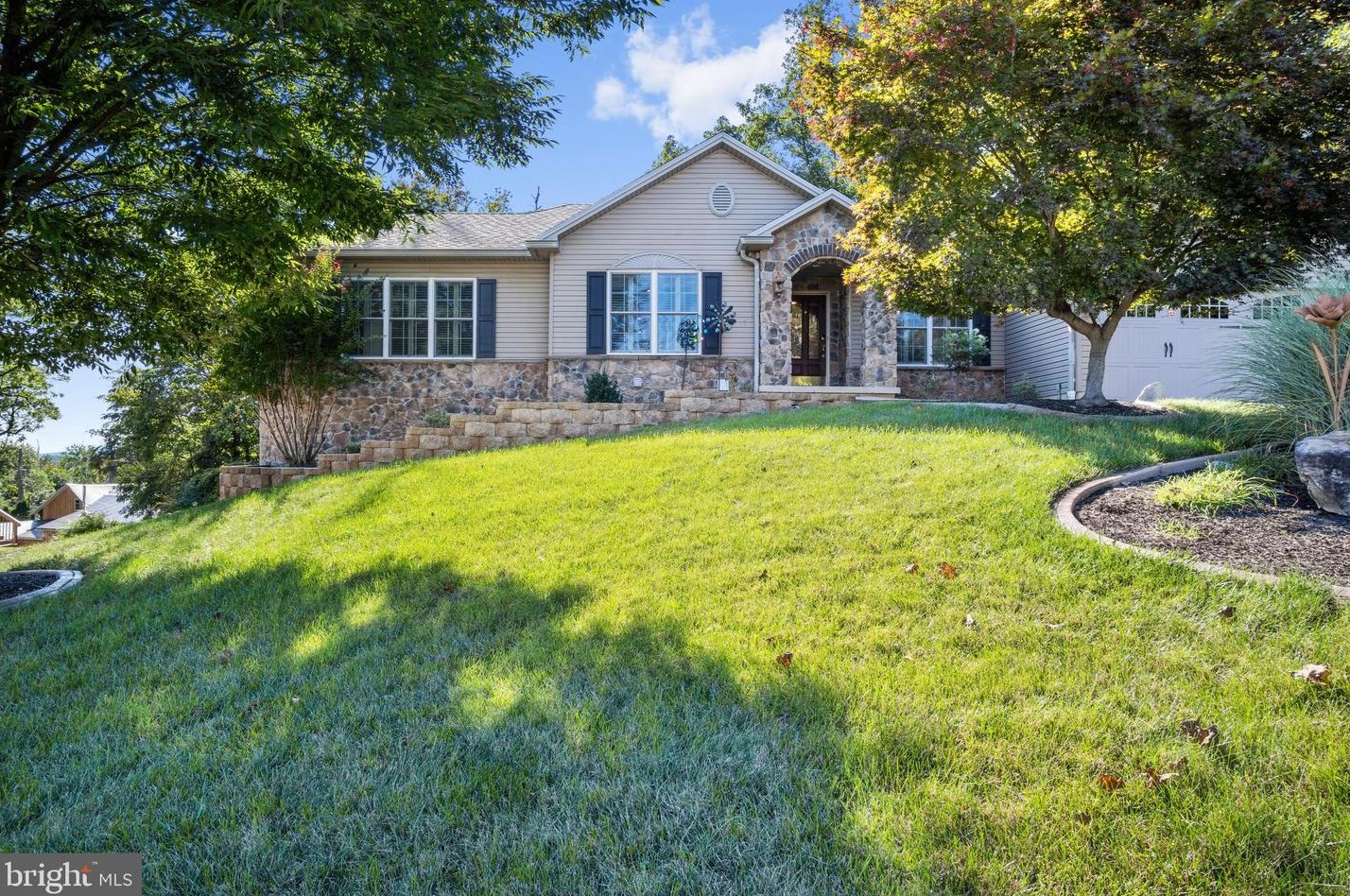 4800 Woodcrest Dr, Harrisburg, PA 17110