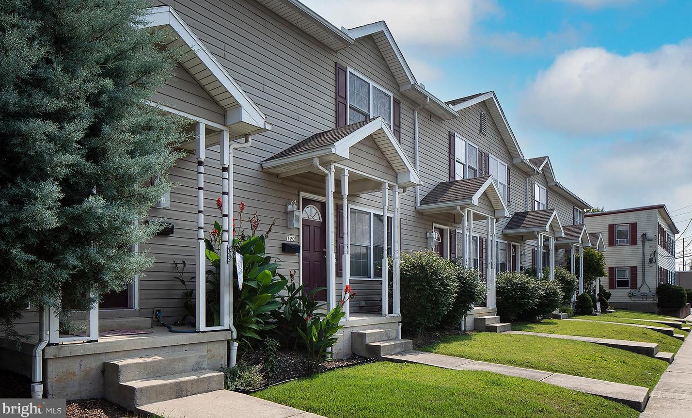 118 Wood St, Hbg Inter Airp PA  17057-1236 exterior