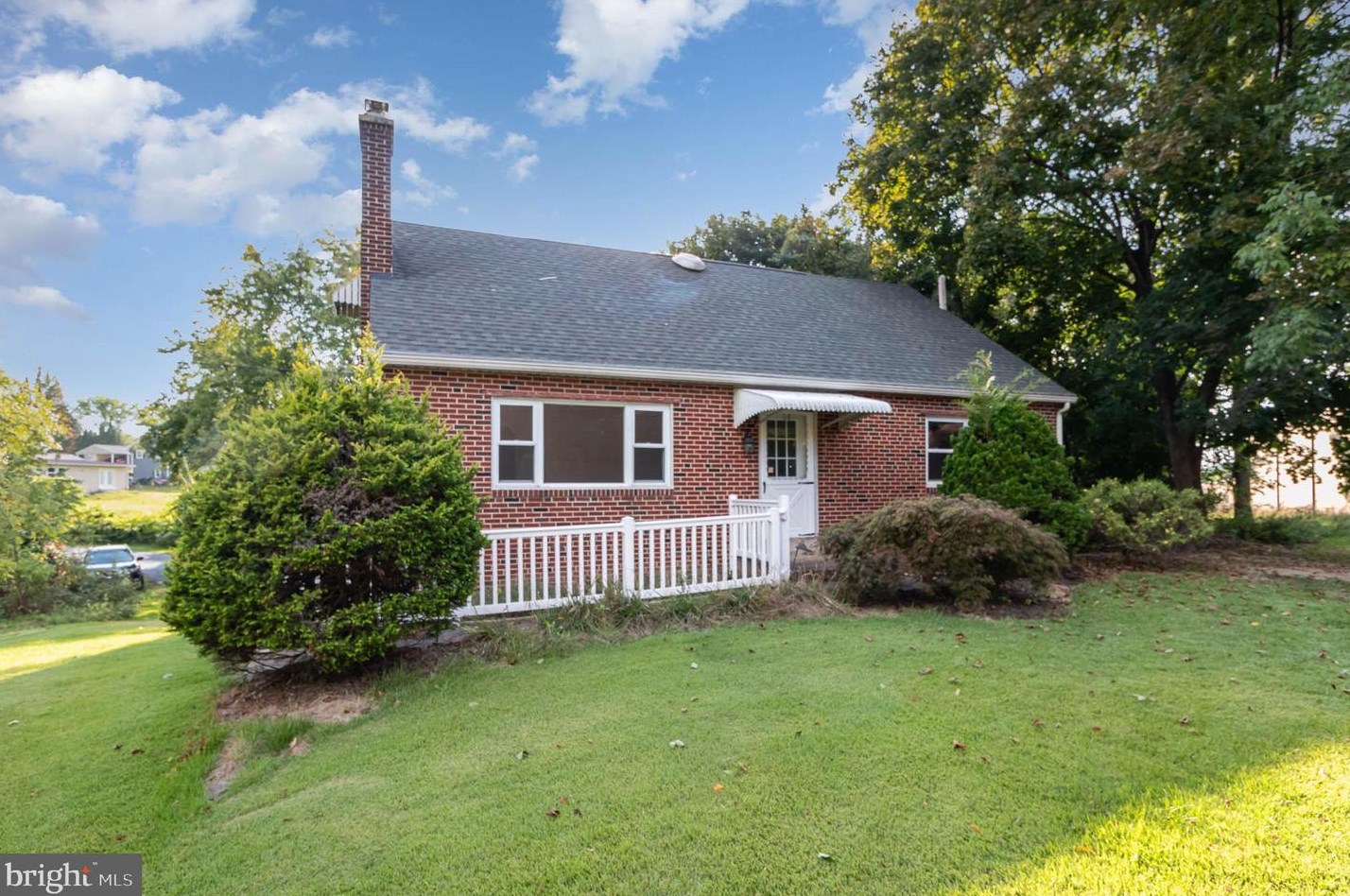 300 N Lockwillow Ave, Harrisburg, PA 17112