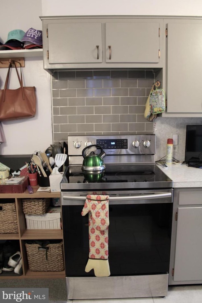 3025 Derry St, Harrisburg PA 17111-1648 exterior