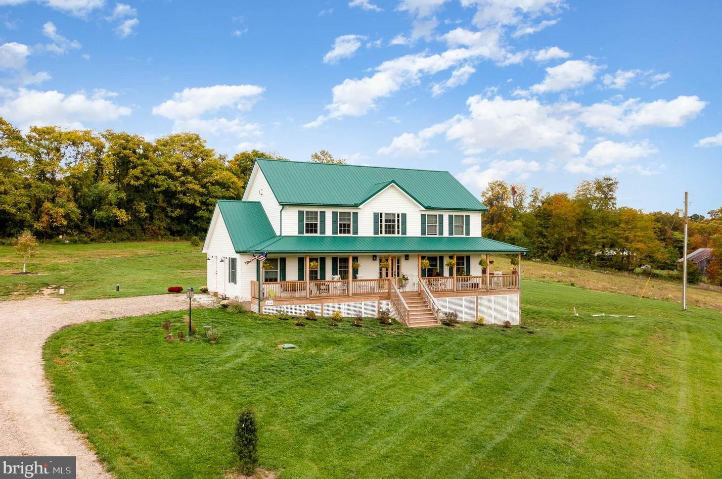 394 Bunker Hill Rd, Powells Vly, PA 17032-9401