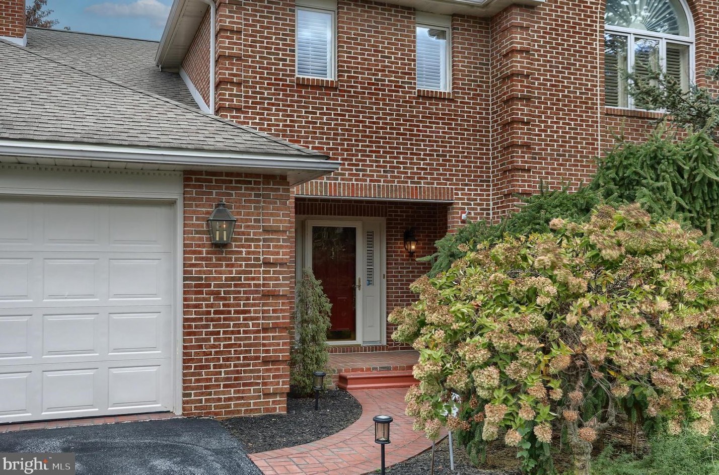 21 Almond Dr, Swatara, PA 17033
