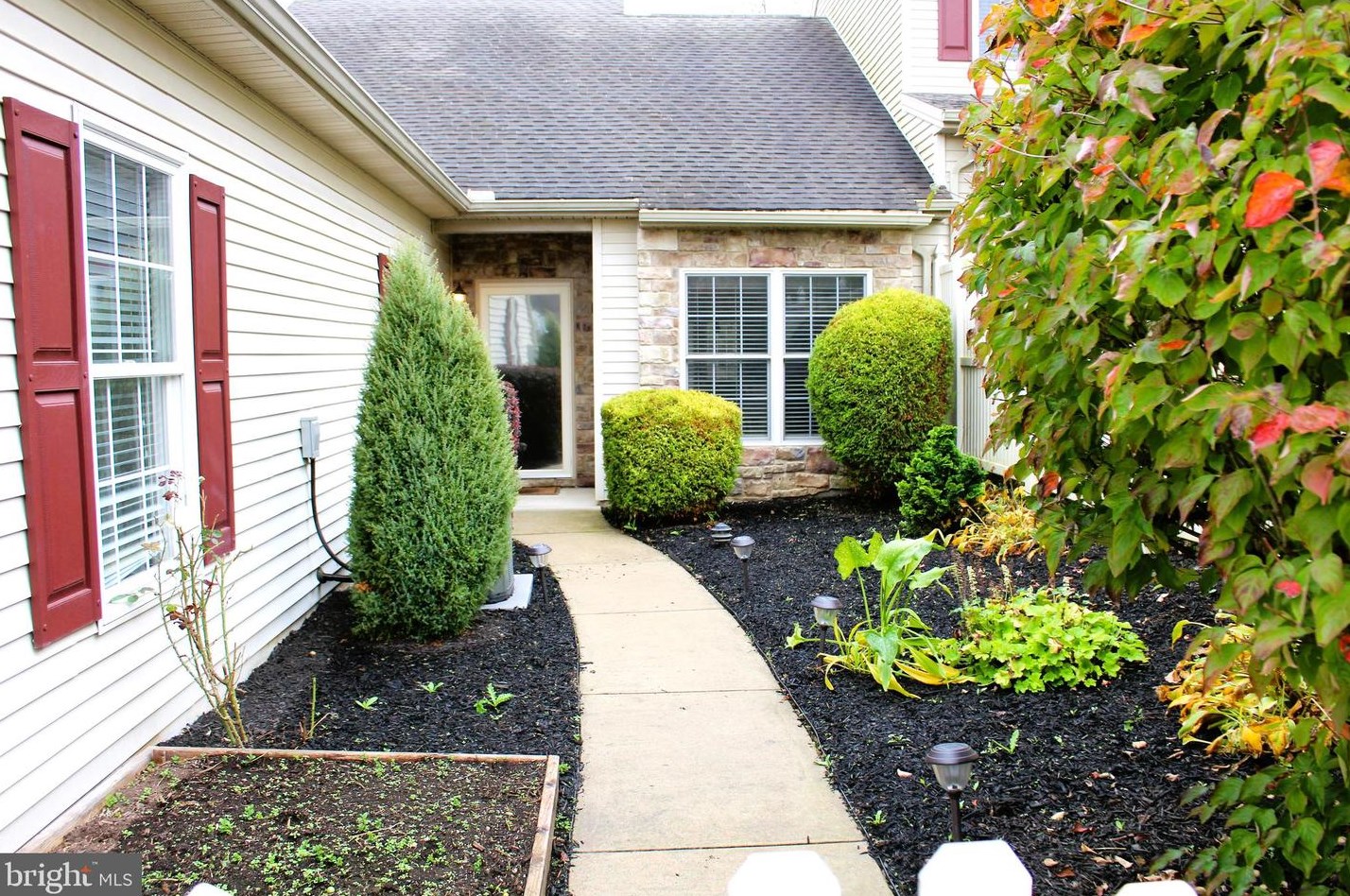 2259 Southpoint Dr, Hummelstown, PA 17036