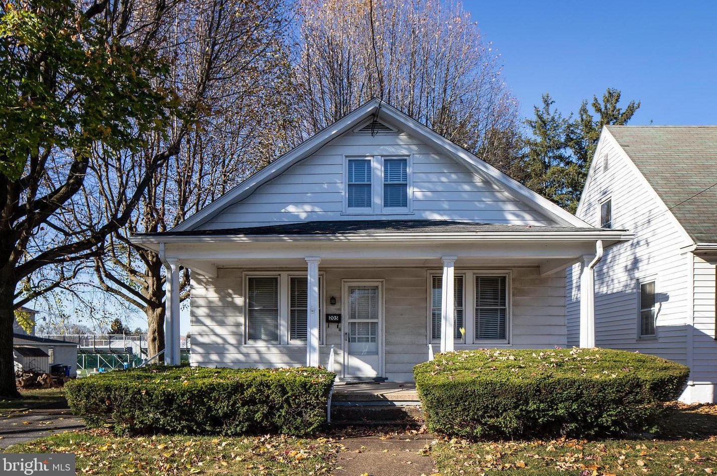 205 Adelia St, Hbg Inter Airp, PA 17057-2709