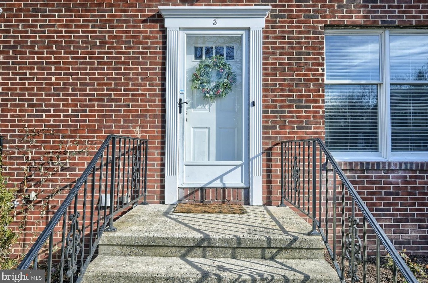 3 Fairfax Village, Harrisburg, PA 17112