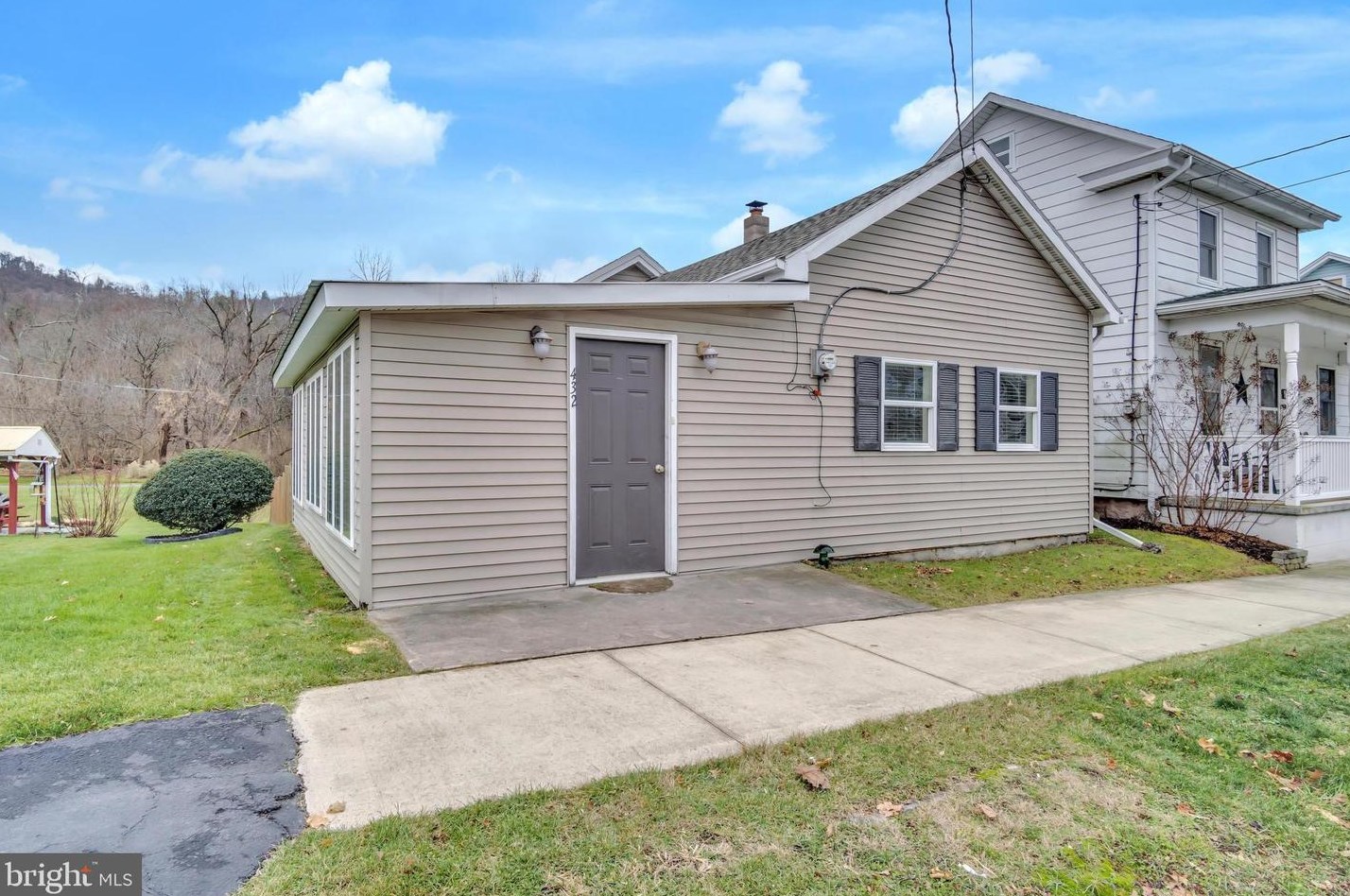 432 W Main St, Elizabethville, PA 17023