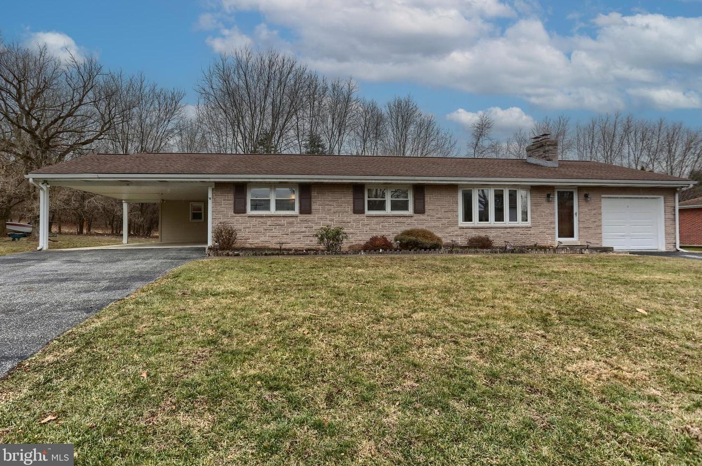 30 Grandview Rd, Hummelstown, PA 17036