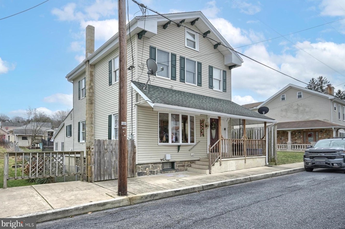 35 2nd St, Powells Vly, PA 17032-6003