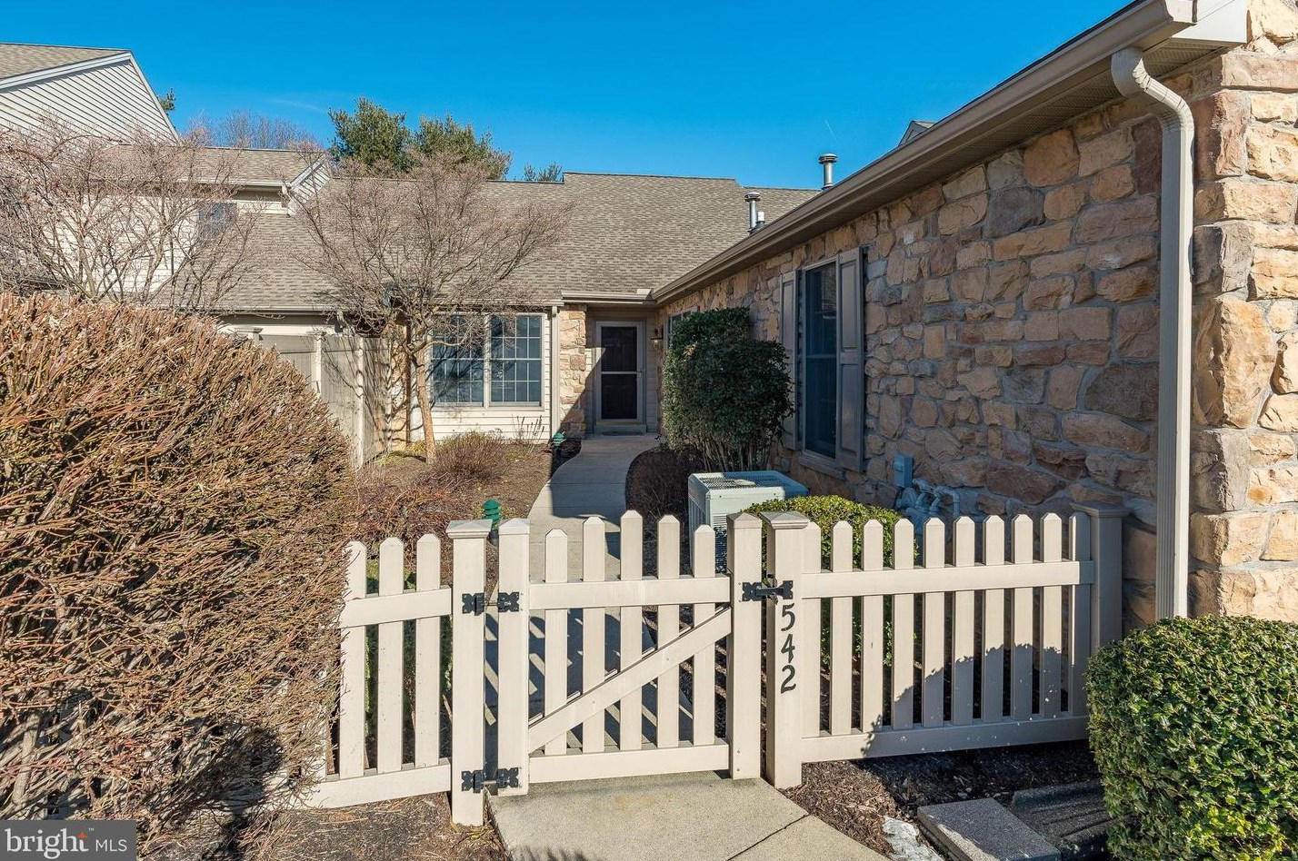 542 Farmhouse Ln, Hummelstown, PA 17036