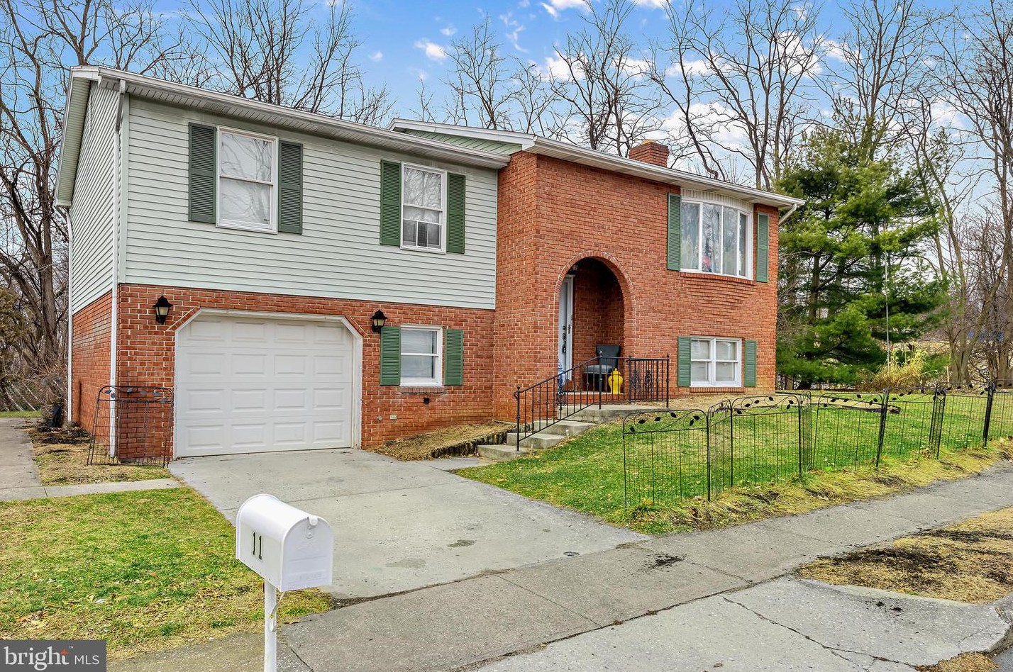 11 Roller Dr, Harrisburg, PA 17113