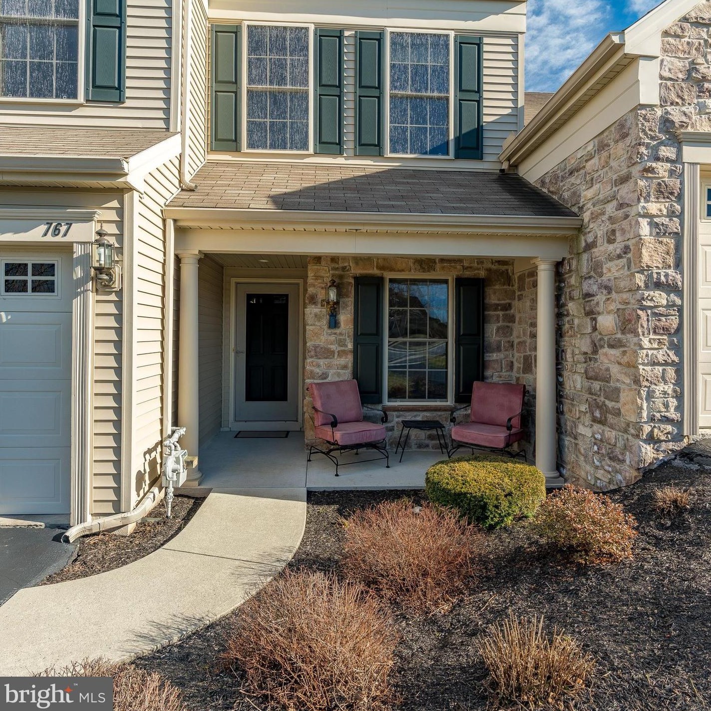 767 Creekside Dr, Hummelstown, PA 17036