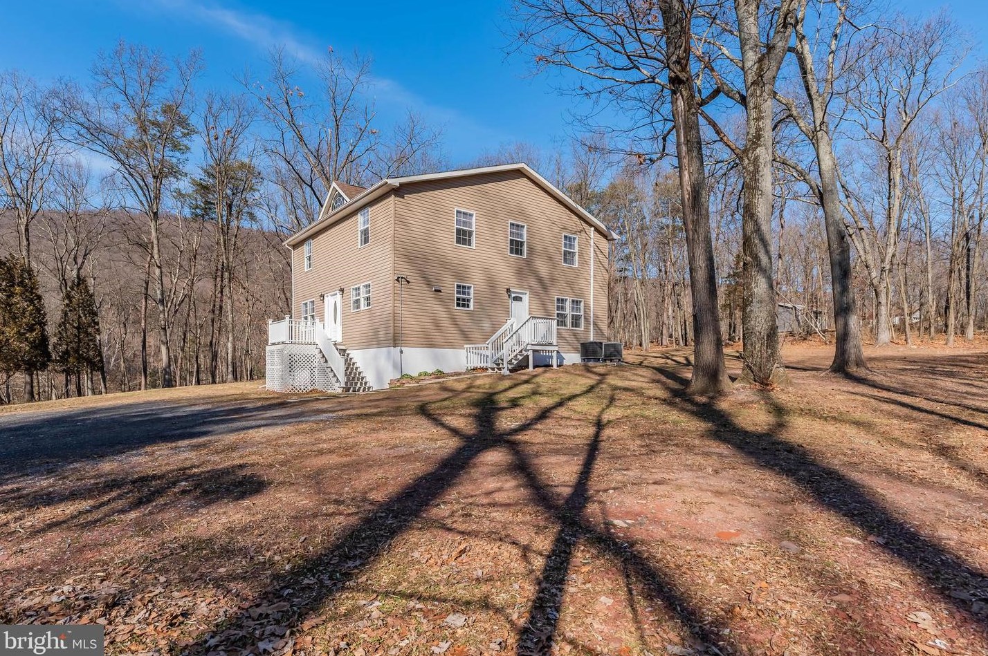 1640 Mountain Rd, Water Gap, PA 17018
