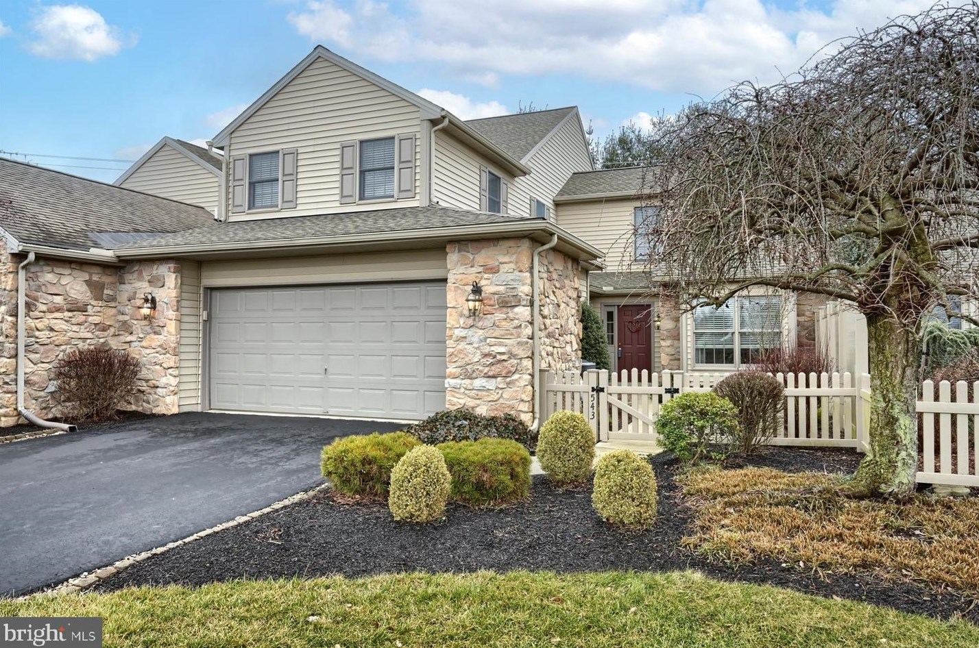 543 Farmhouse Ln, Hummelstown, PA 17036