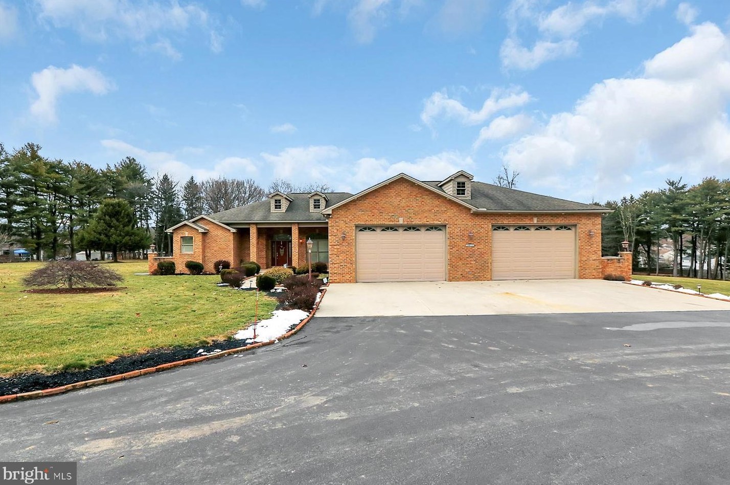 580 Belmont Dr, Harrisburg, PA 17112