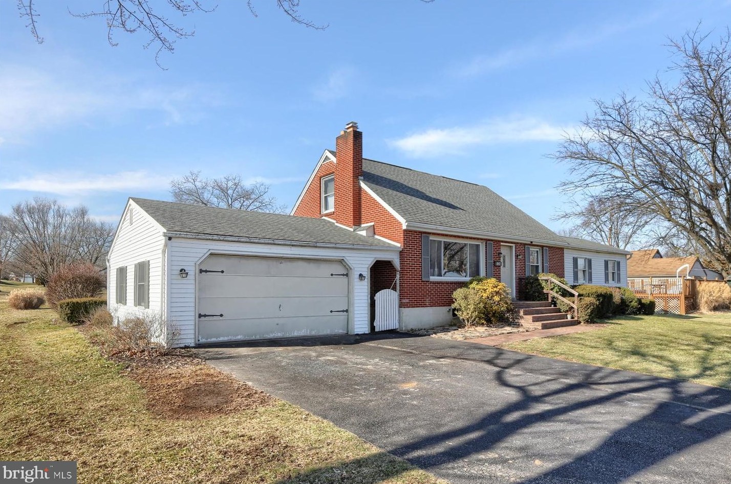 817 Adelia St, Hbg Inter Airp PA  17057-2806 exterior