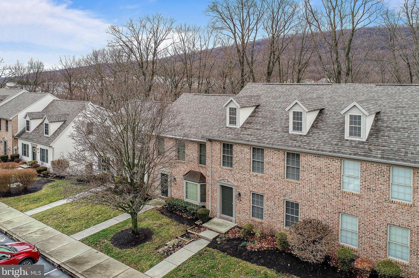 231 Timber View Dr, Harrisburg, PA 17110