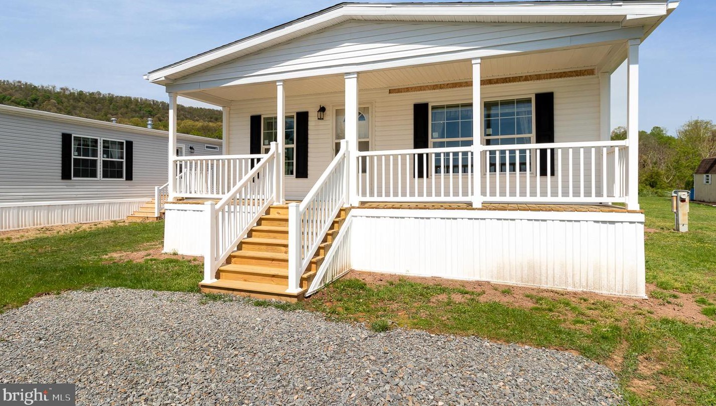 56 N Elmer Ave, Powells Vly, PA 17032