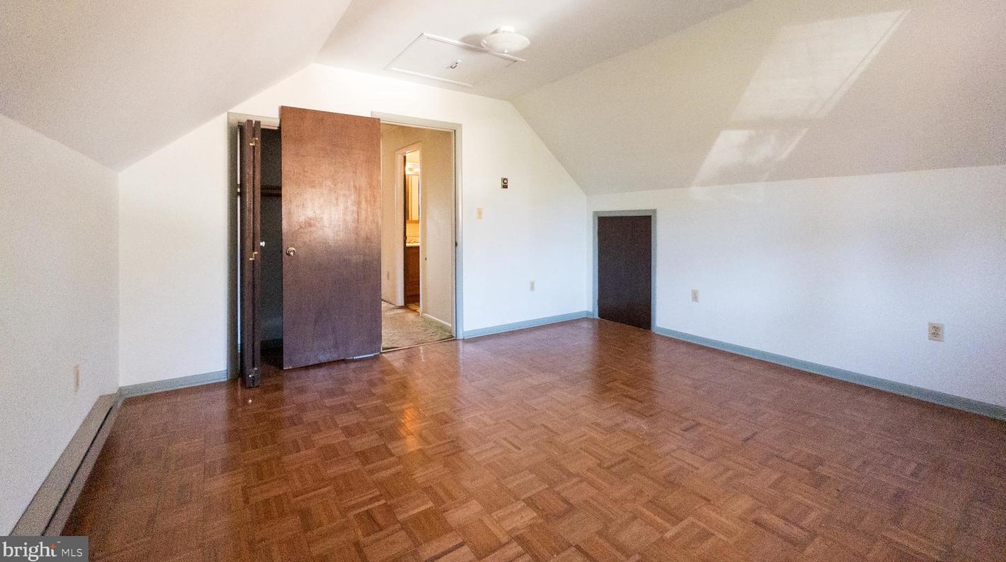 2947 Schoolhouse Rd, Hbg Inter Airp PA  17057-3545 exterior