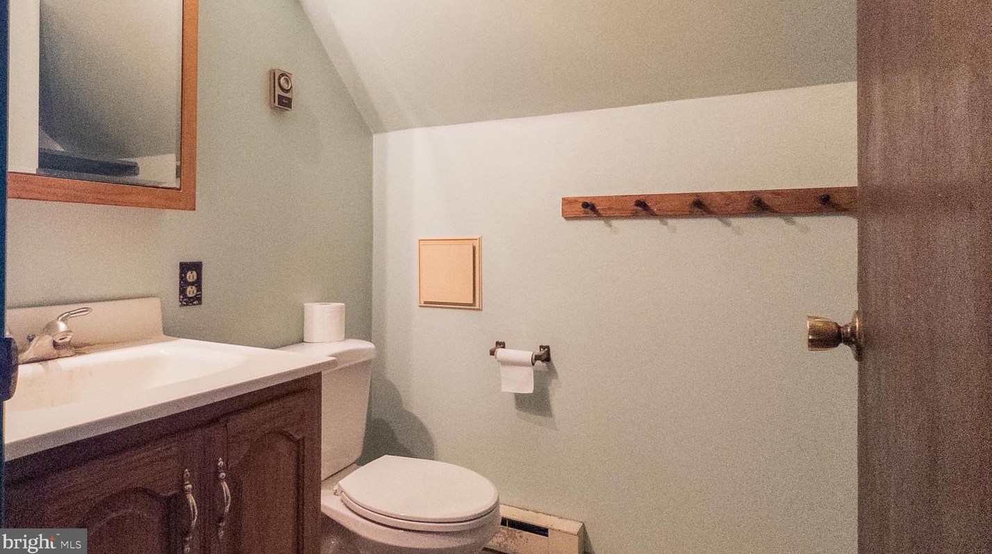 2947 Schoolhouse Rd, Hbg Inter Airp PA  17057-3545 exterior