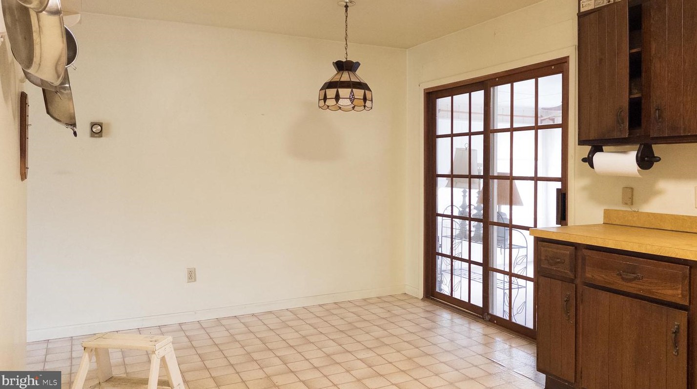 2947 Schoolhouse Rd, Hbg Inter Airp PA  17057-3545 exterior