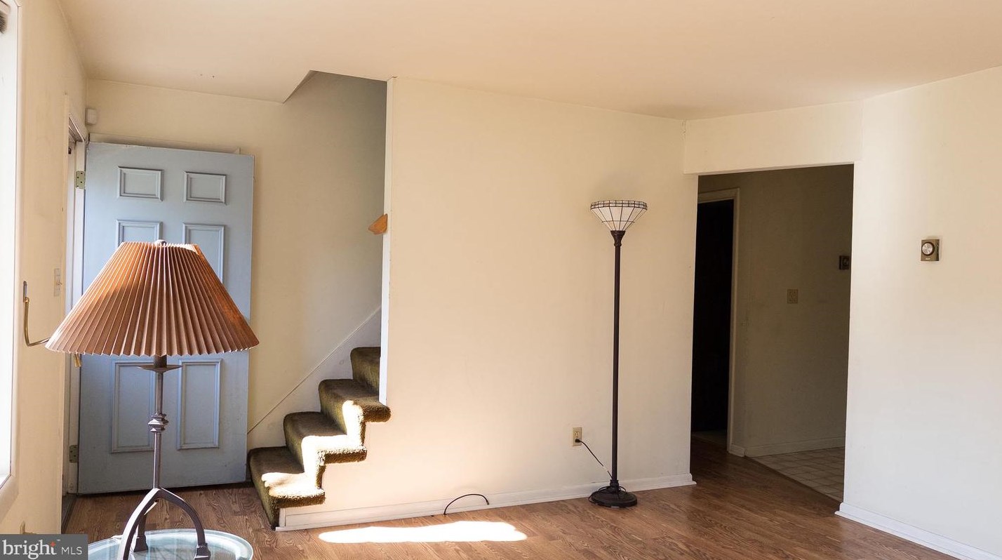 2947 Schoolhouse Rd, Hbg Inter Airp PA  17057-3545 exterior