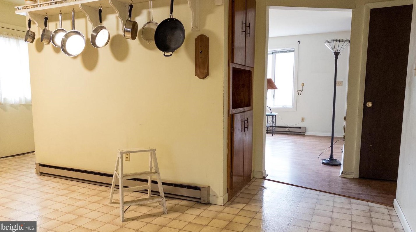 2947 Schoolhouse Rd, Hbg Inter Airp PA  17057-3545 exterior