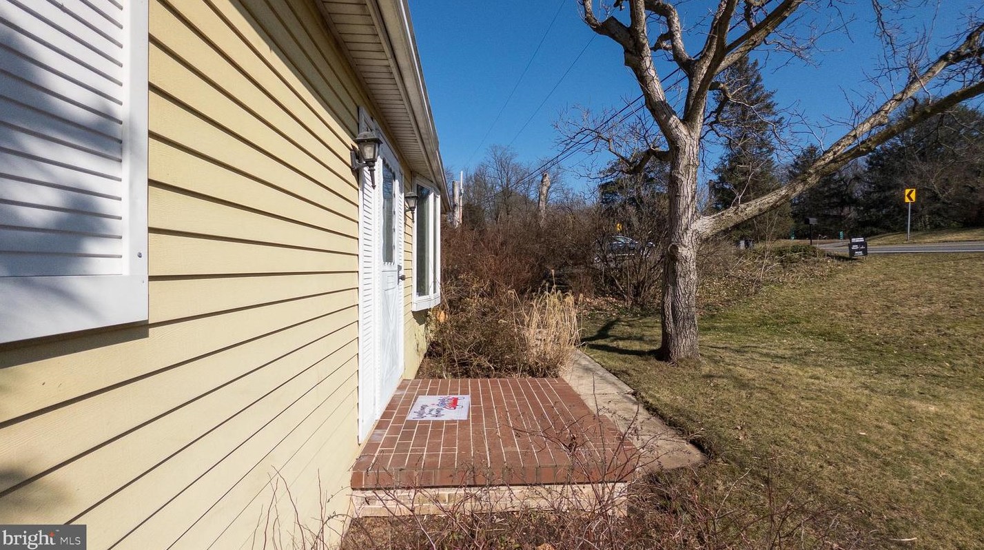2947 Schoolhouse Rd, Hbg Inter Airp, PA 17057