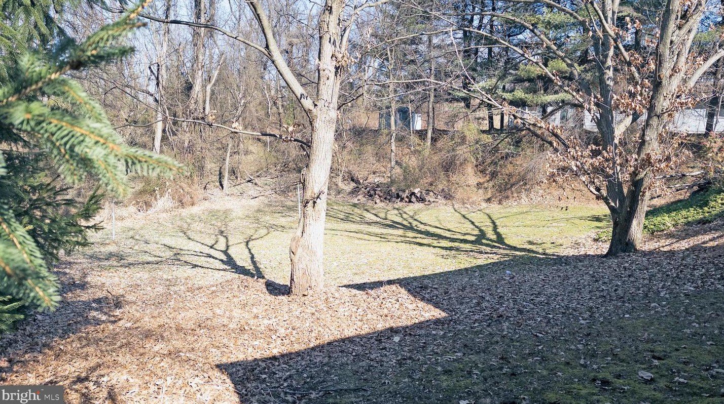 2947 Schoolhouse Rd, Hbg Inter Airp PA  17057-3545 exterior