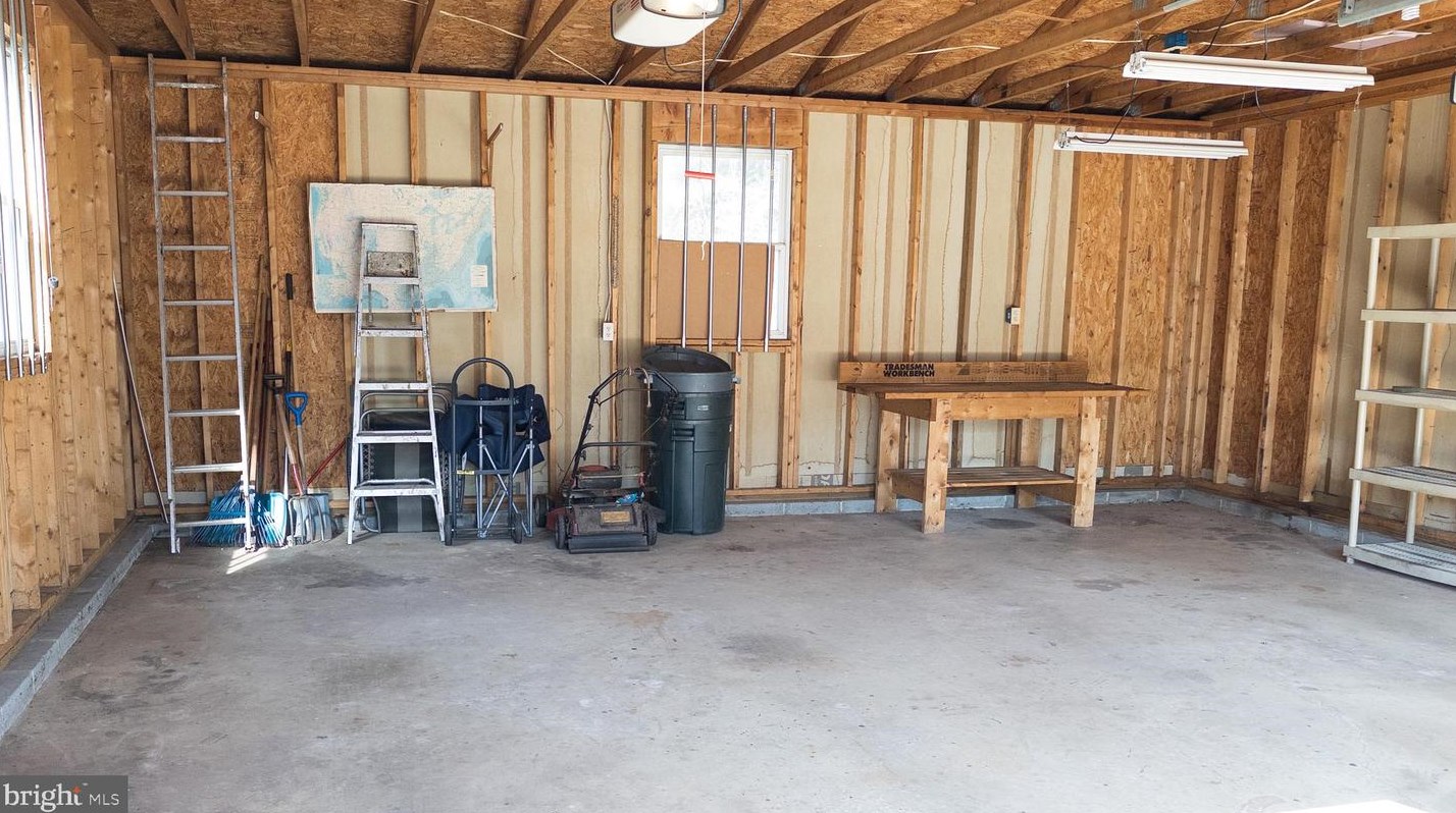 2947 Schoolhouse Rd, Hbg Inter Airp PA  17057-3545 exterior