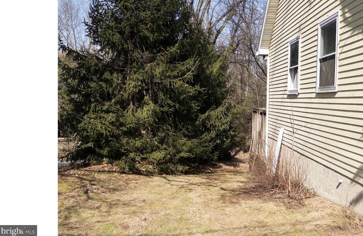 2947 Schoolhouse Rd, Hbg Inter Airp PA  17057-3545 exterior