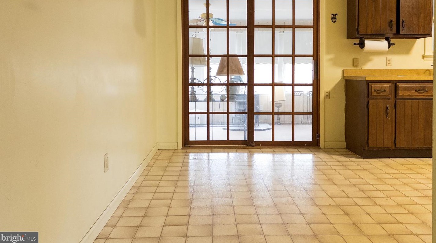 2947 Schoolhouse Rd, Hbg Inter Airp PA  17057-3545 exterior