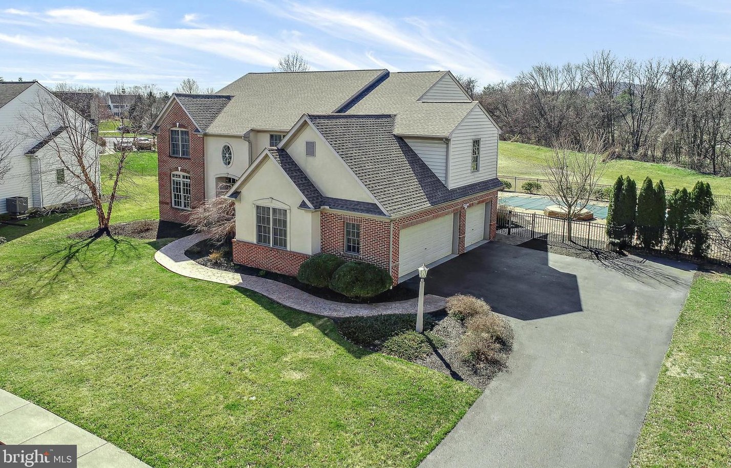 1276 Auburn Ave, Hummelstown, PA 17036