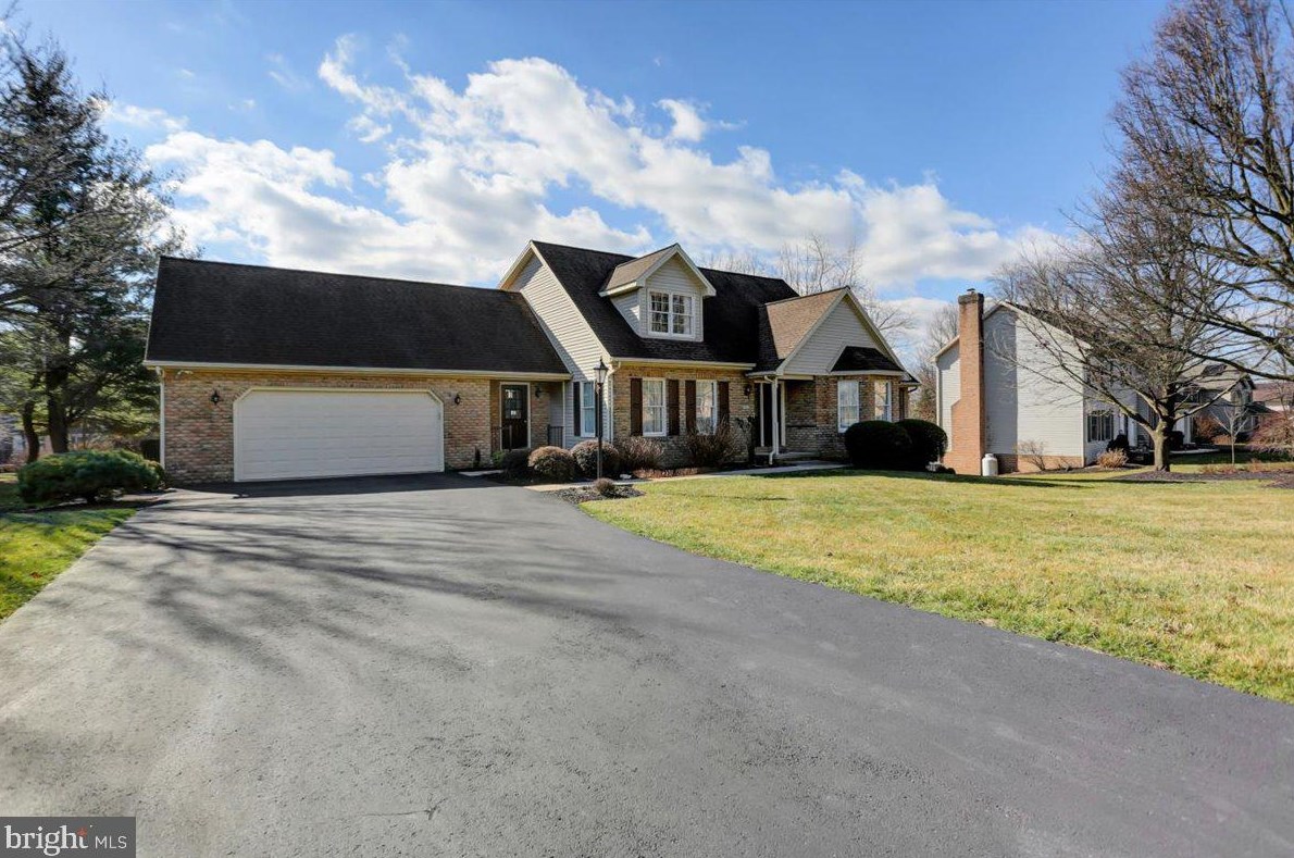 1827 Bonnie Blue Ln, Hbg Inter Airp, PA 17057-5915