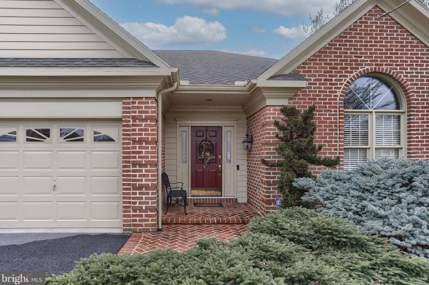 68 Almond Dr, Swatara, PA 17033