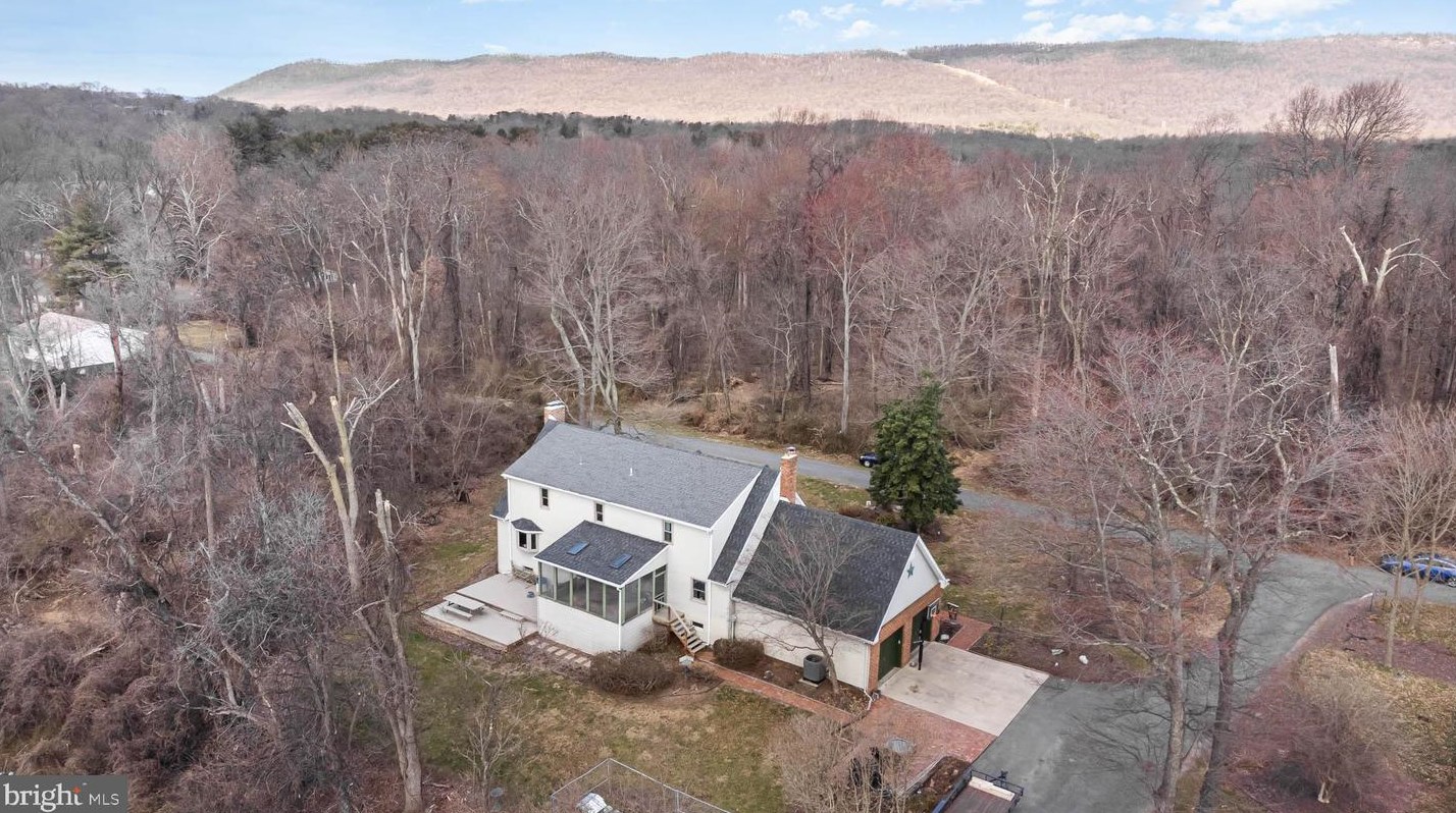 854 Mount Pleasant Rd, Water Gap, PA 17018