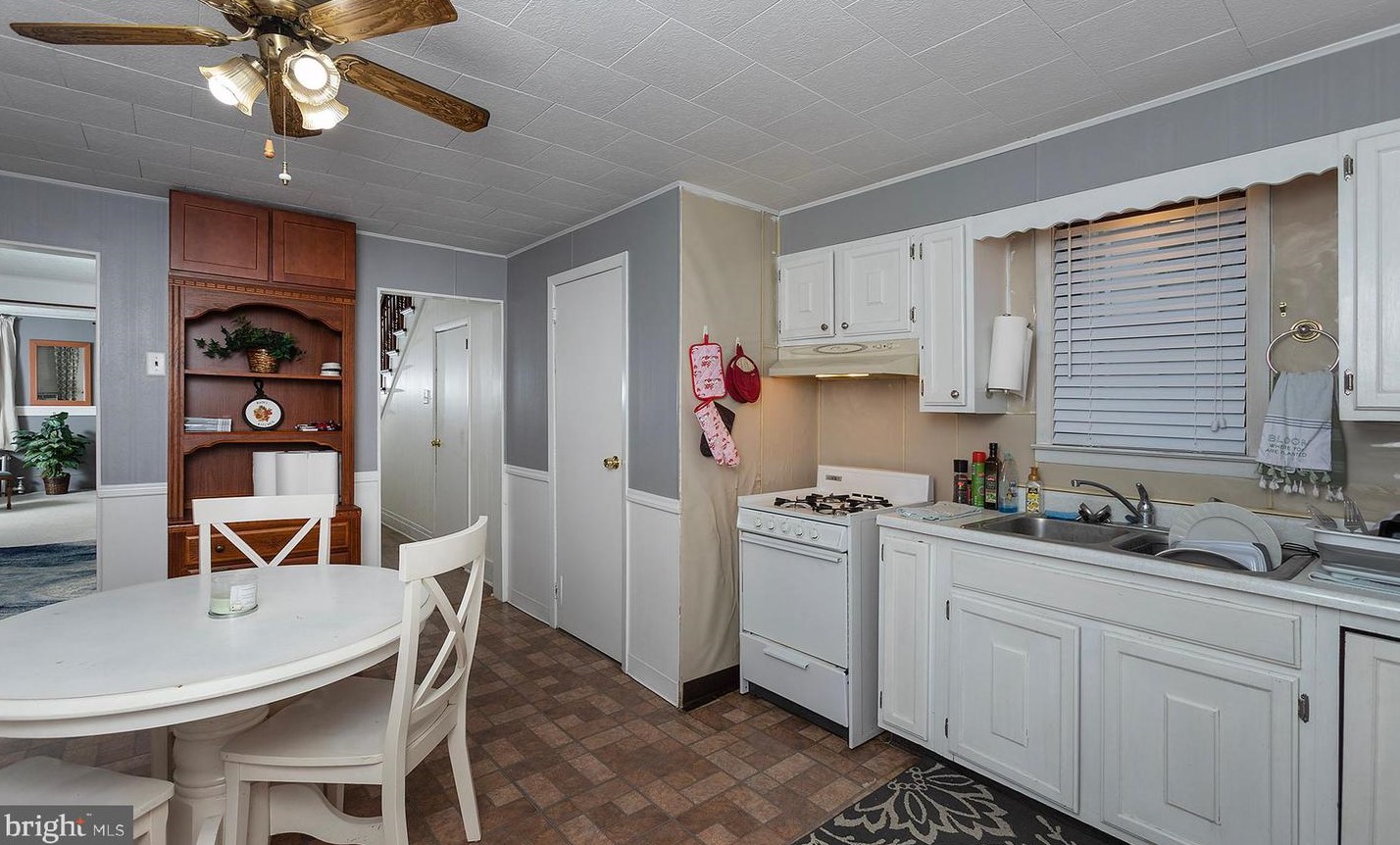 225 Ann St, Hbg Inter Airp PA  17057-1102 exterior