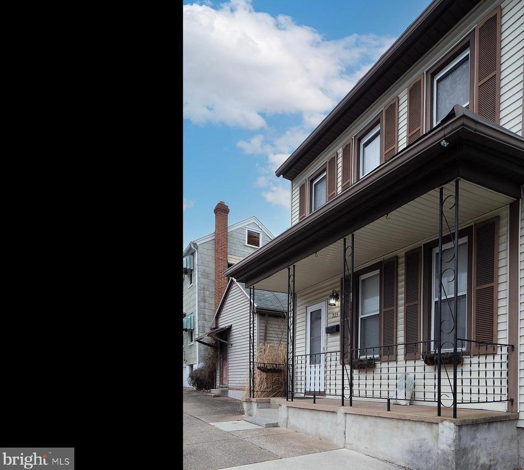 225 Ann St, Hbg Inter Airp PA  17057-1102 exterior