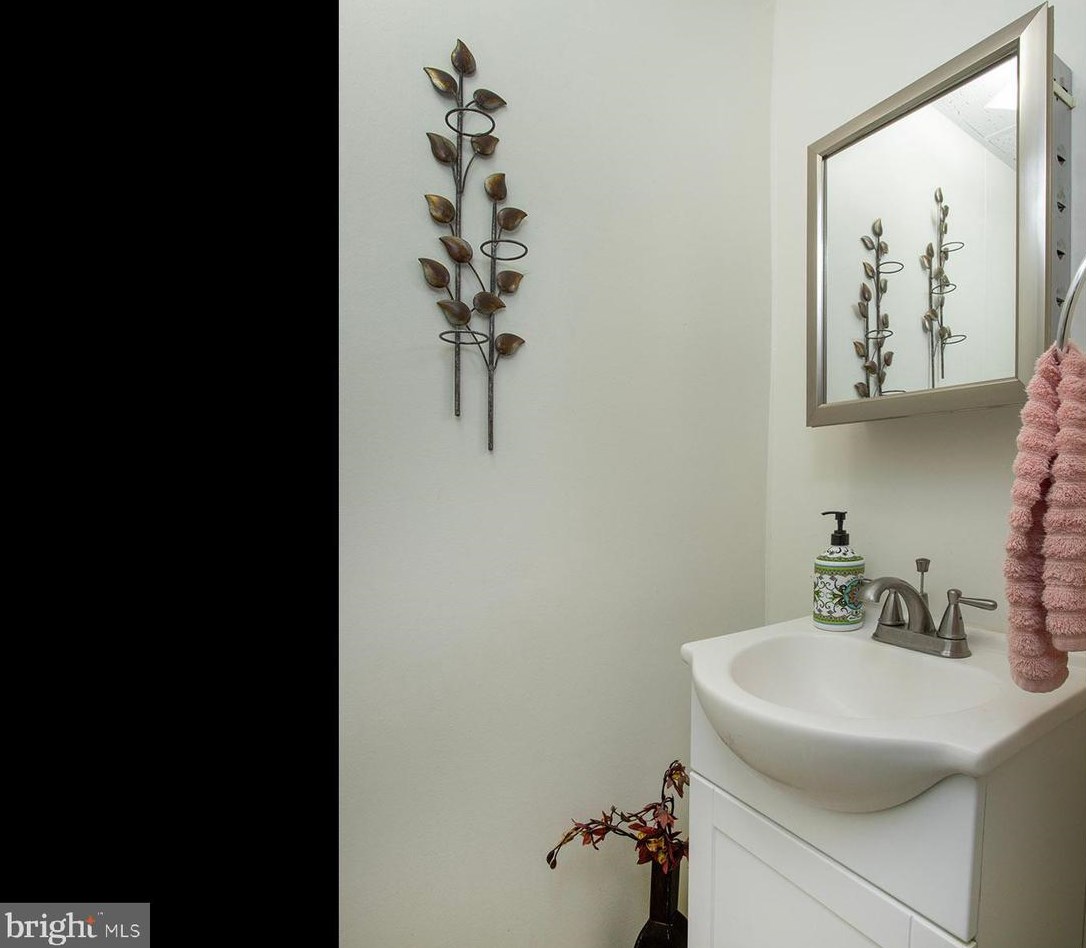 225 Ann St, Hbg Inter Airp PA  17057-1102 exterior