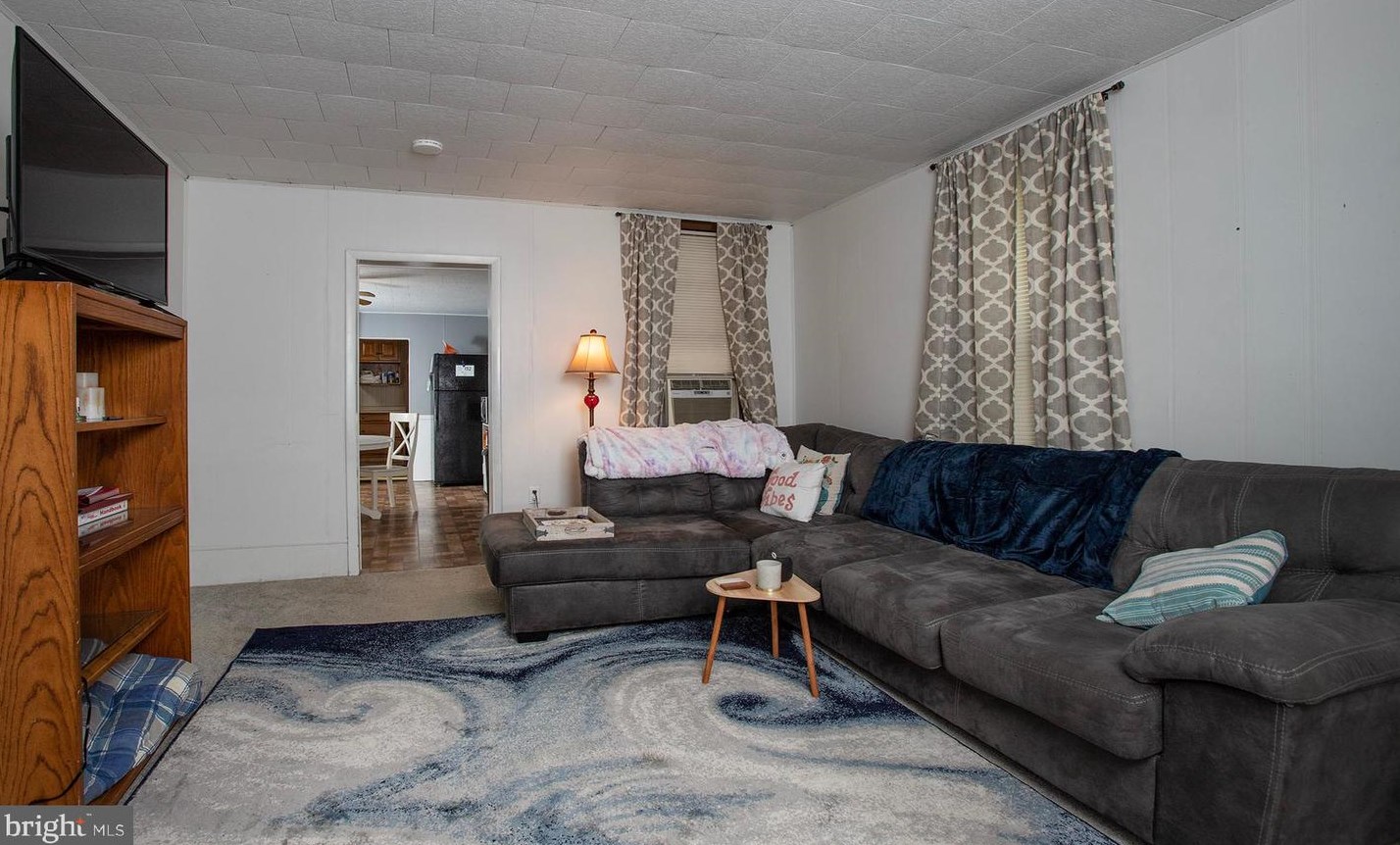 225 Ann St, Hbg Inter Airp PA  17057-1102 exterior