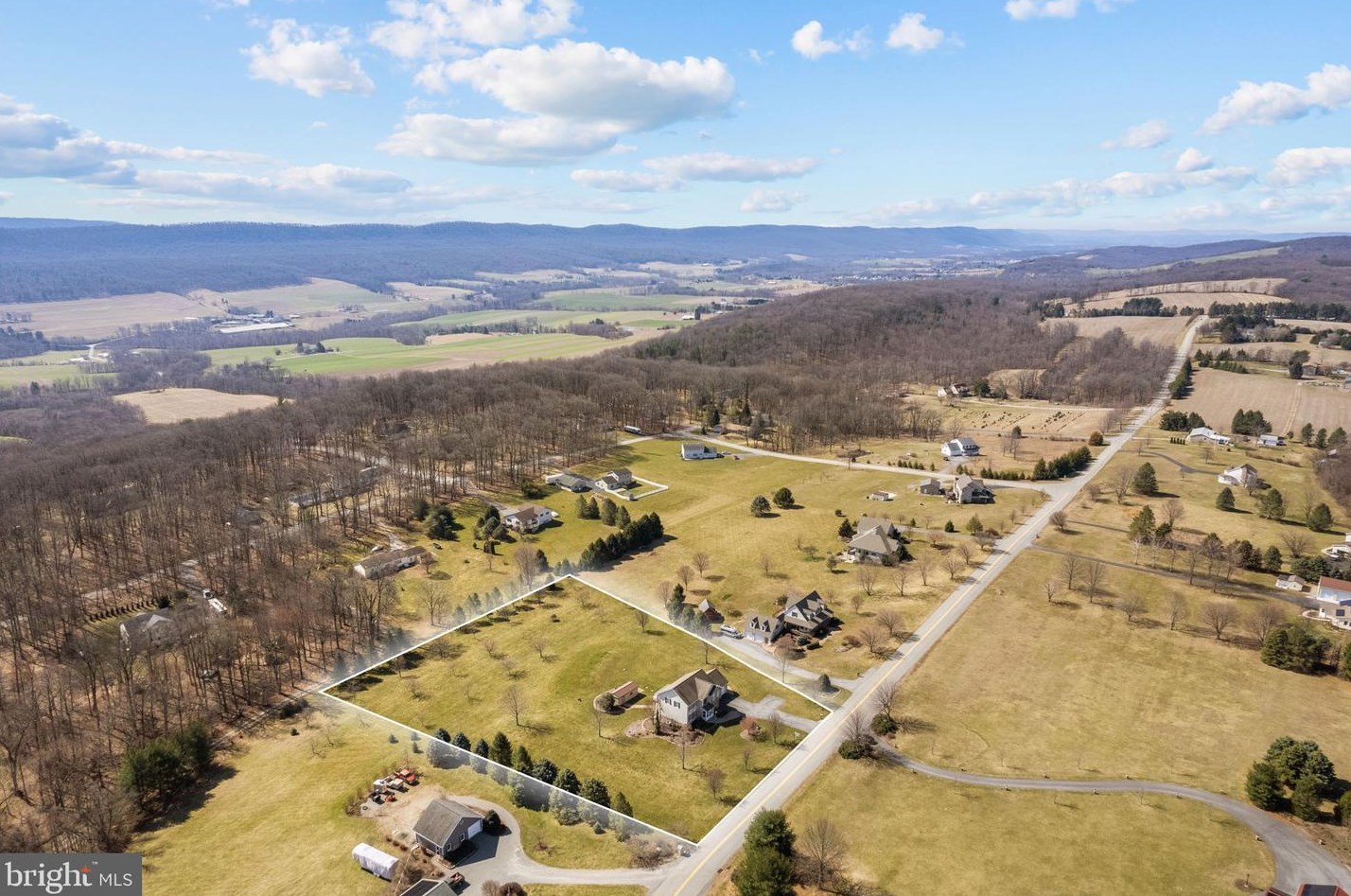 45 Powells Ridge Rd, Powells Vly, PA 17032-9219
