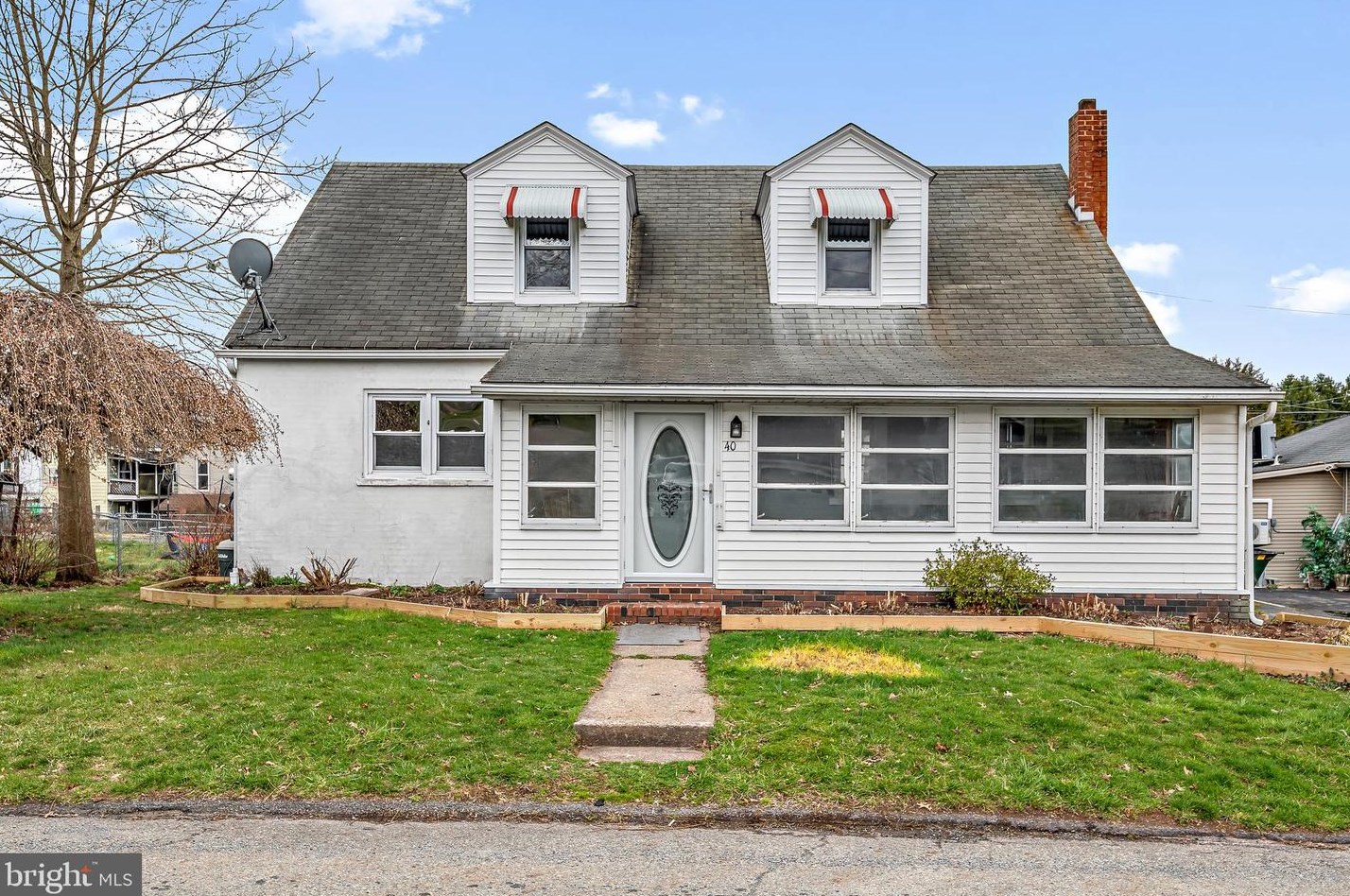 40 6th St, Powells Vly, PA 17032-8379