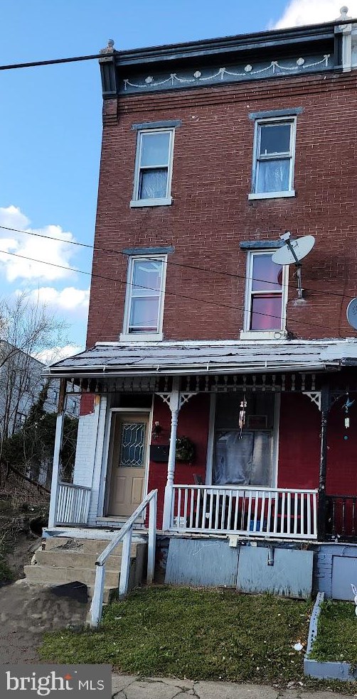 1146 Derry St, Harrisburg, PA 17104