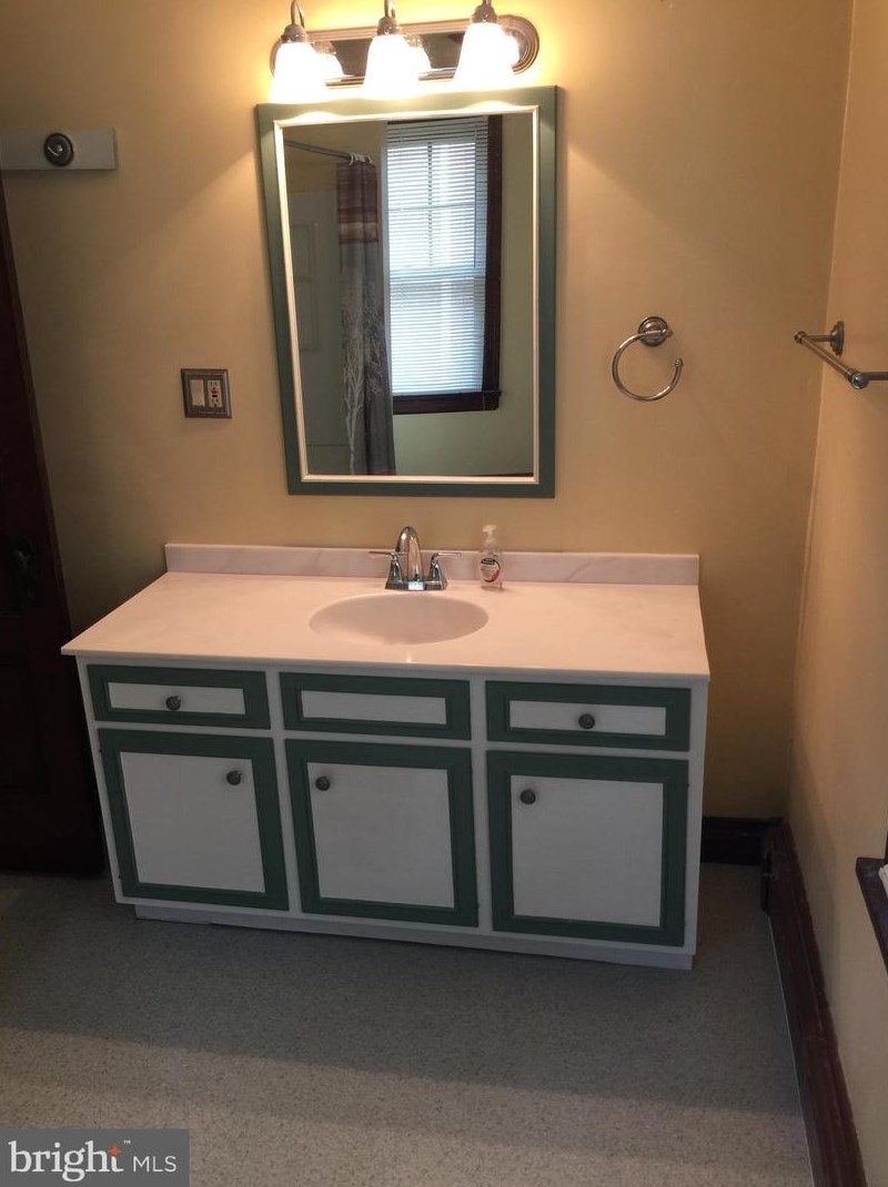 425 W Chocolate Ave, Swatara, PA 17033