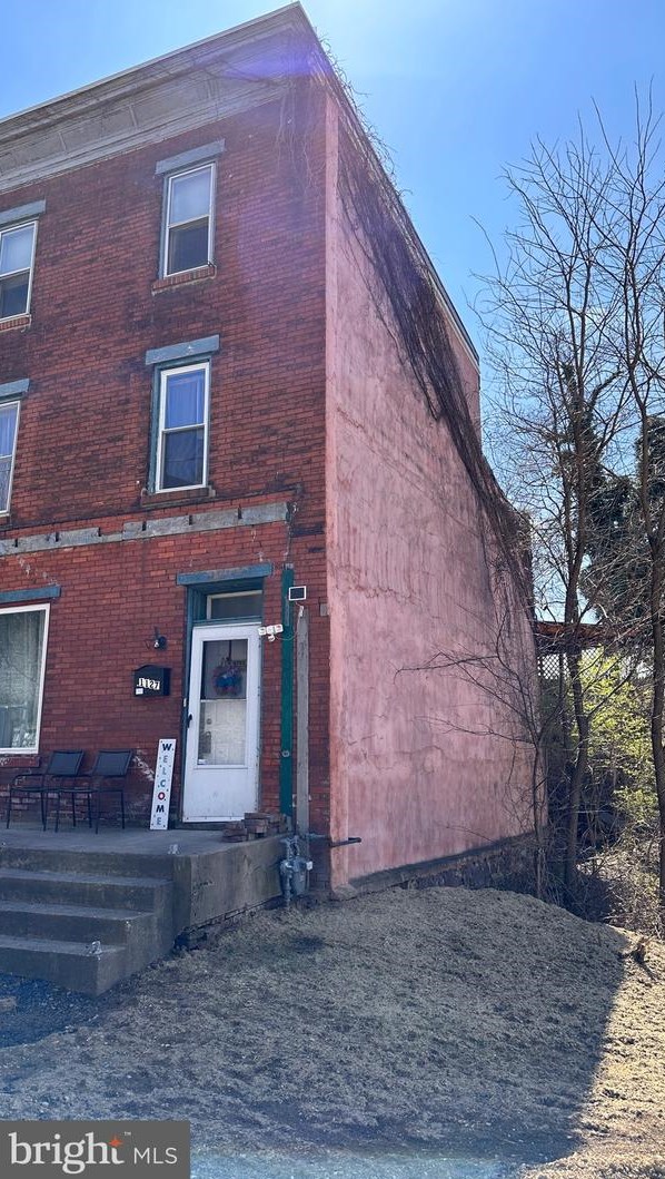 1127 Derry St, Harrisburg, PA 17104