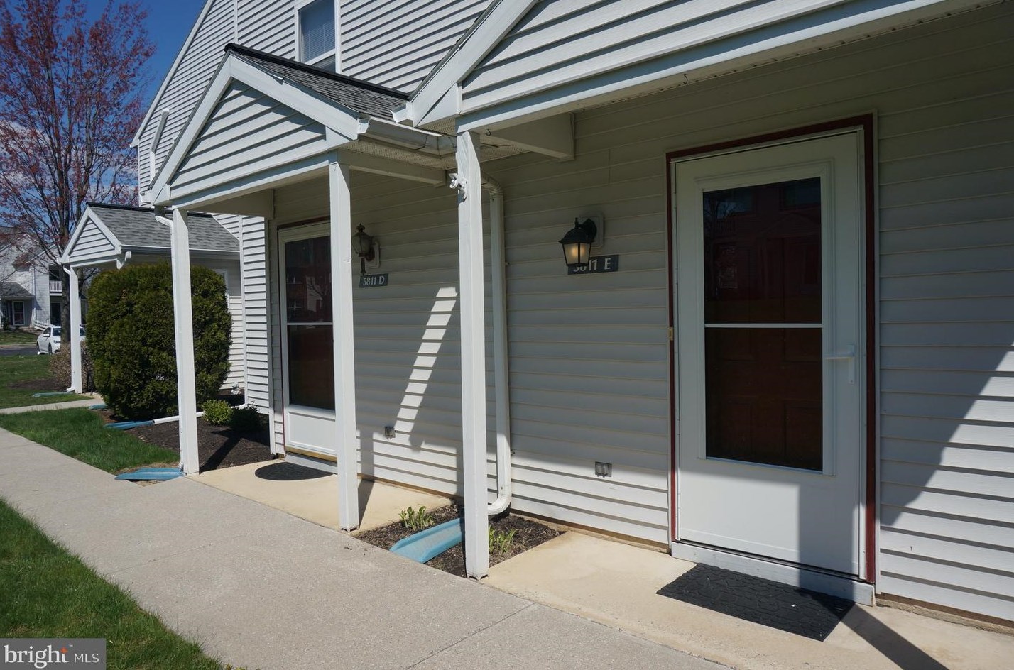 5811 Hidden Lake Dr, Harrisburg, PA 17111-4682
