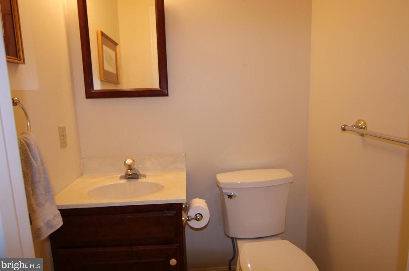 591 Constitution Dr, Hbg Inter Airp PA  17057-3489 exterior