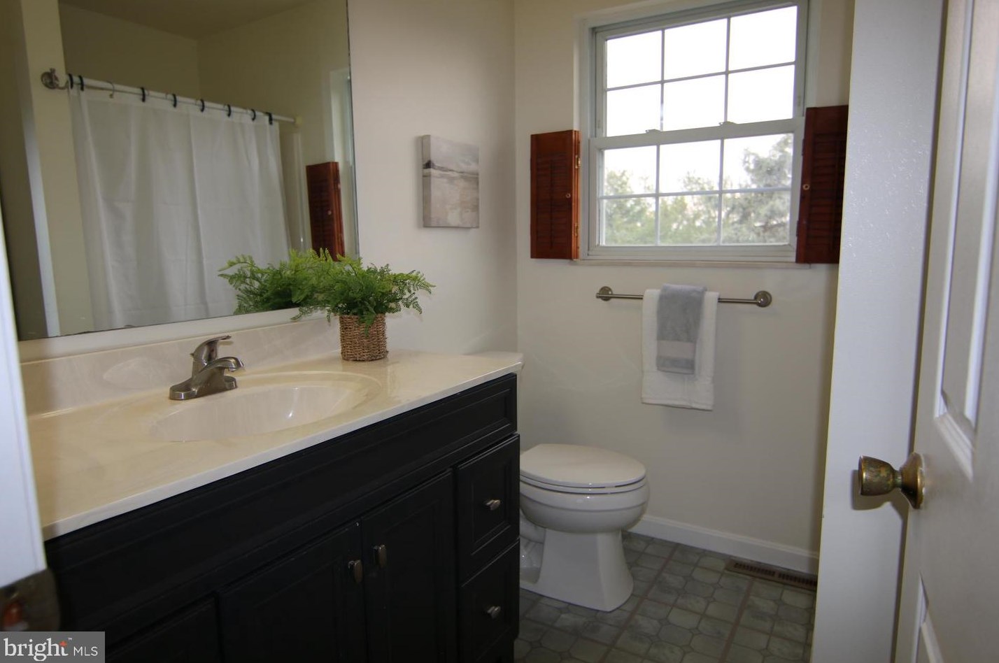 591 Constitution Dr, Hbg Inter Airp PA  17057-3489 exterior