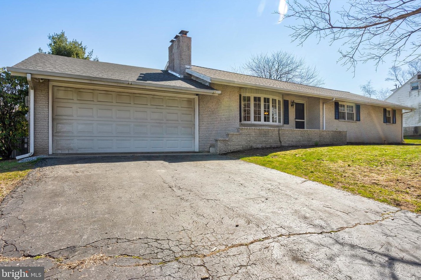 1045 Waltonville Rd, Hummelstown, PA 17036