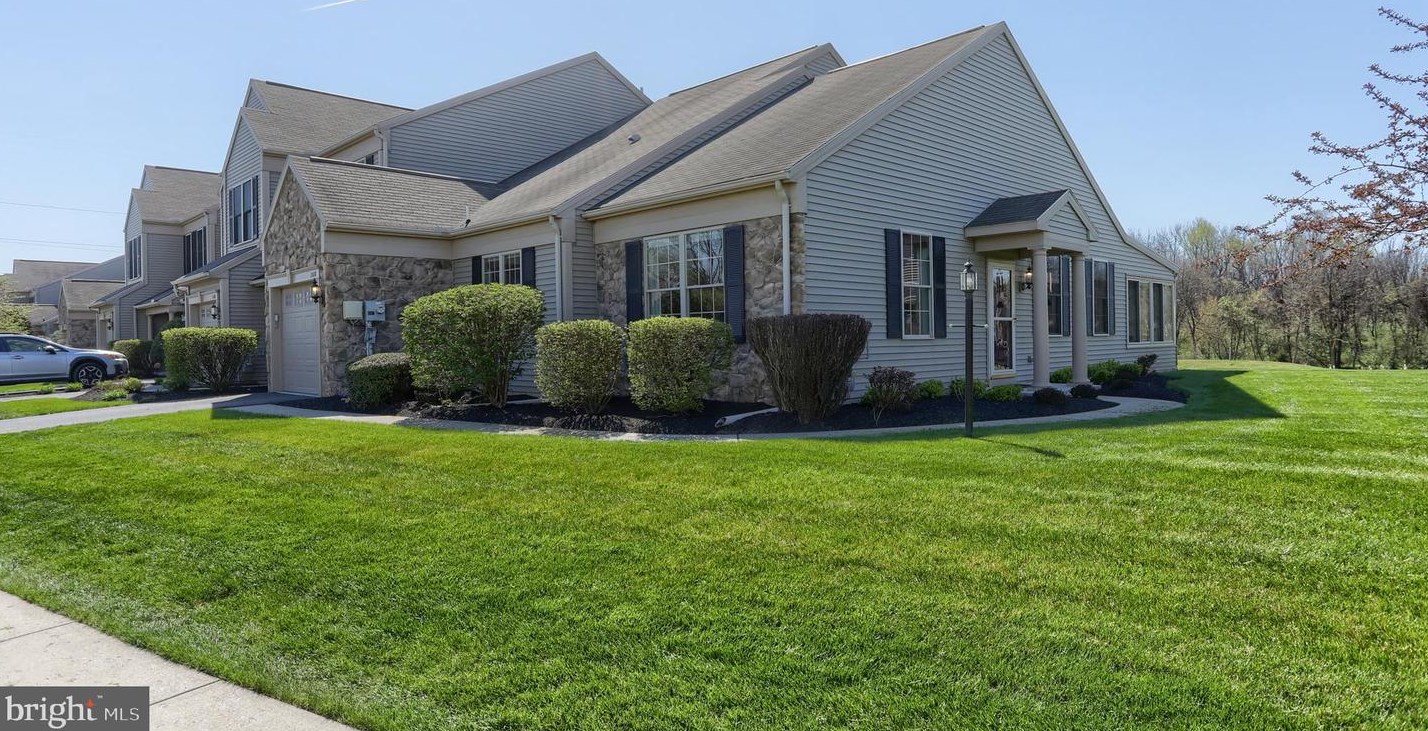 2088 Deer Run Dr, Hummelstown, PA 17036